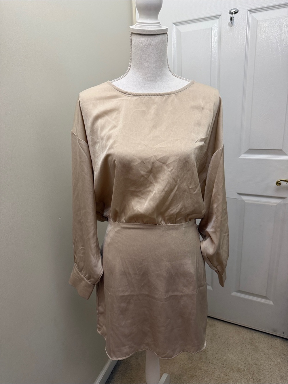 Lane 201 Women’s Cream Satin Long-Sleeve Shift Dress